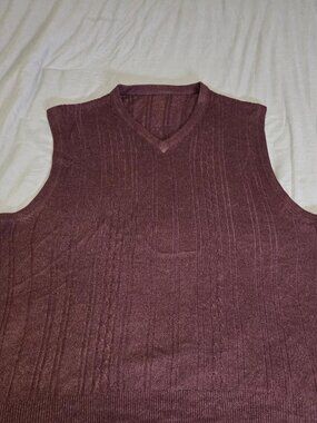 Vintage Ribbed Knit V-Neck Sweater Vest in Dusty Burgundy / Mauve